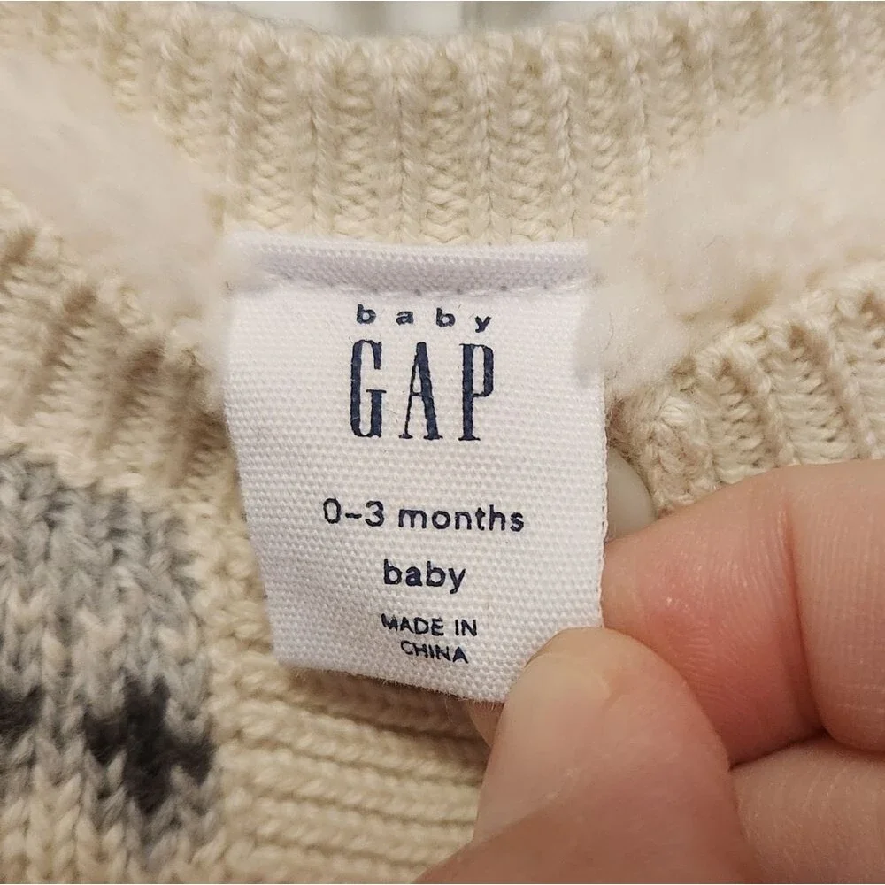 (3 ITEMS FOR $25)Baby GAP Cream and Patterned Sweater Size 0-3 Months